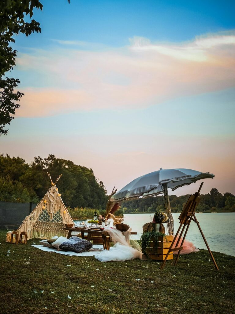 Picture showing umbrellas for picnic